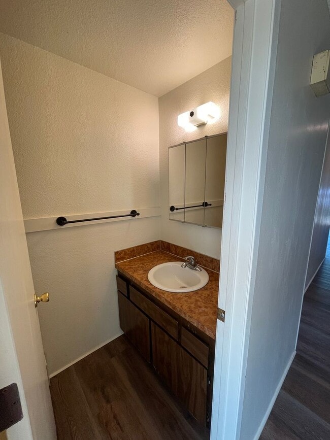 Photo - 3 Bed 1.5 Bath Townhouse