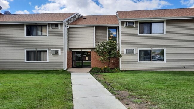Photo - Spacious & Updated 2-Bed, 2-Bath Condo in ...