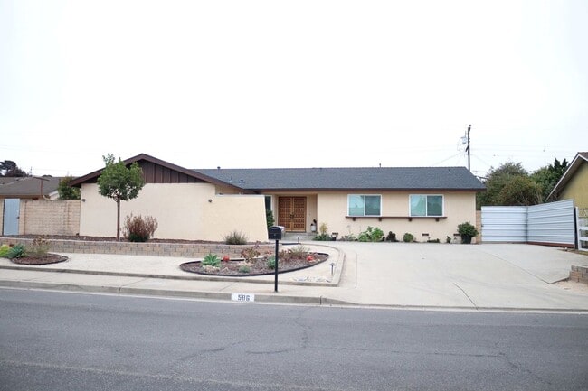 Building Photo - 586 Poppy Ln