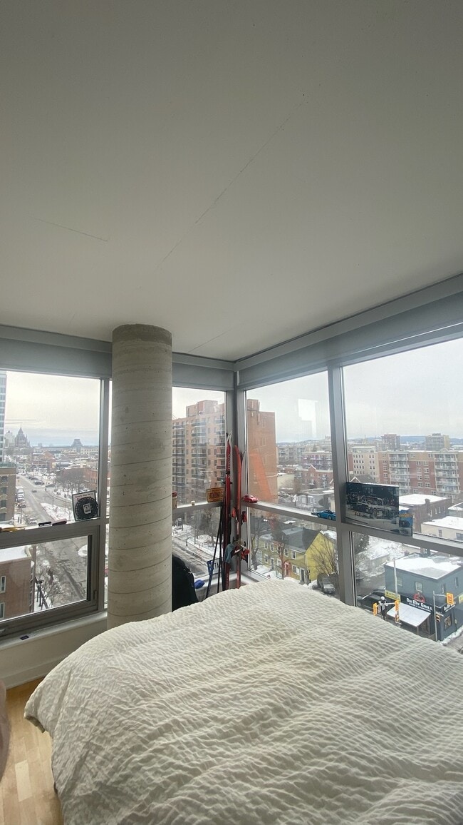 Vue depuis la chambre d'angle - 180 York St Unité 801