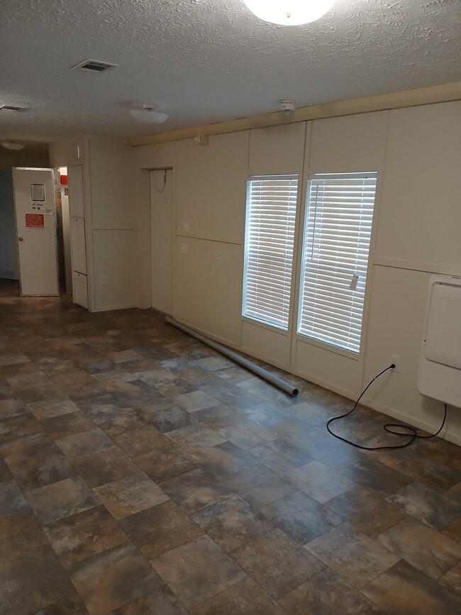 Photo - 920 E North St