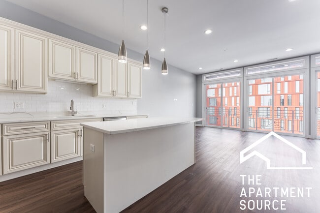 Photo - 1335 W Taylor St Apartments Unit 2