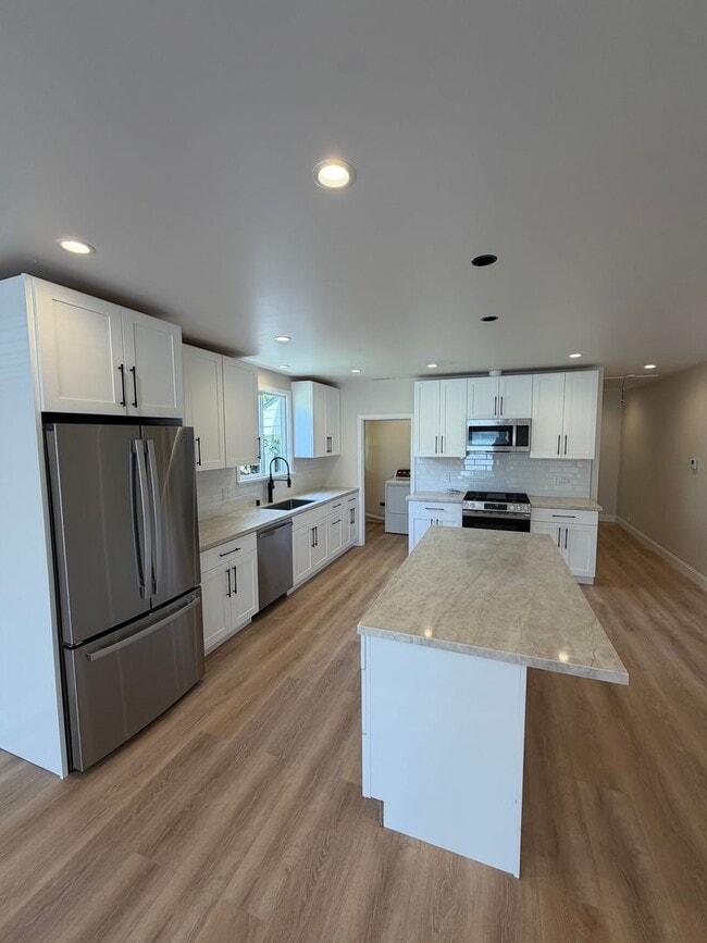 Photo - 506-510 N Claremont Unit 508