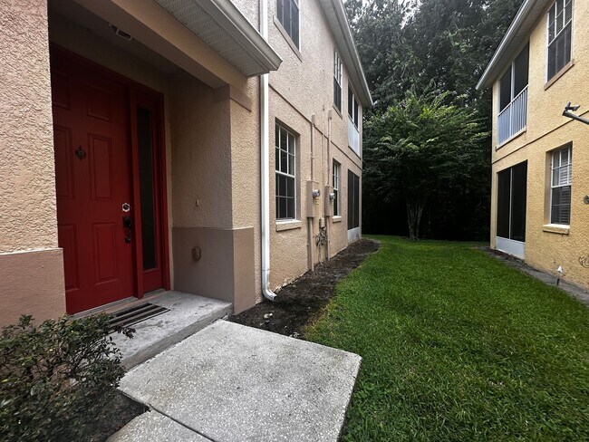 Building Photo - RIVER RUN COACH HOMES CONDO - 3BR/2BA - NE... Unit 105