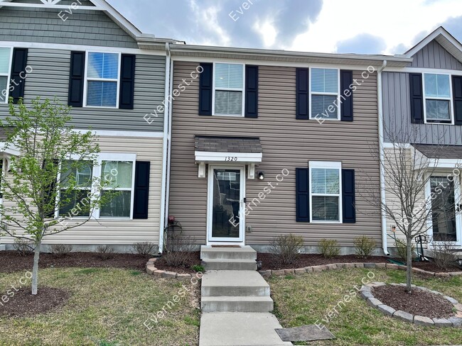 Building Photo - 3 Bed & 2 Bath Townhouse in Nashville | Pet-Friendly | INQUIRE NOW!