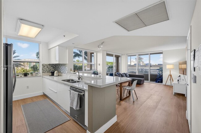 Building Photo - 19501 W Country Club Dr Unit 313