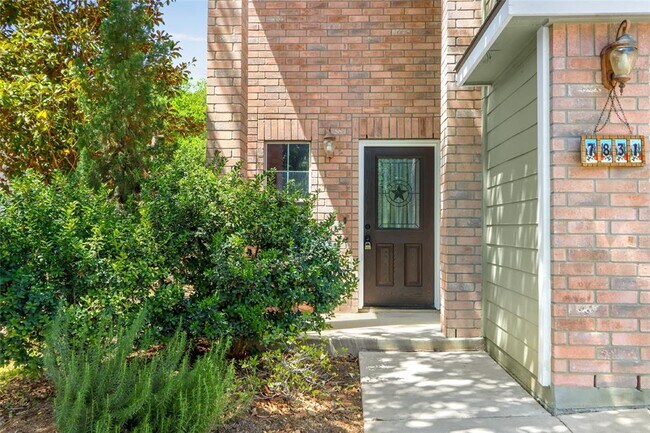 Photo - 7831 Saddle Run