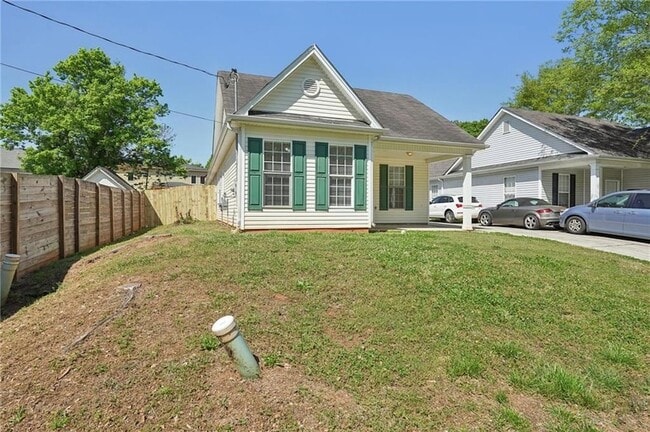 Photo - 2596 Bates St SE