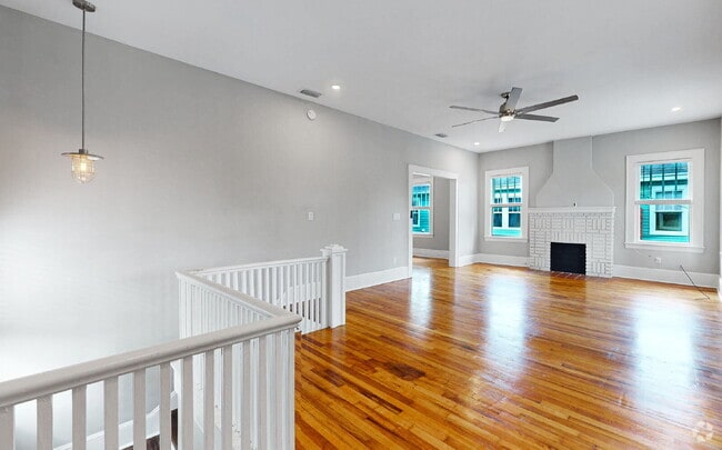 Building Photo - Stunning Upstairs 2-Bed, 1-Bath, Kitchen, ... Rental