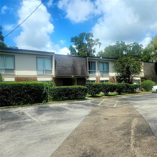 Building Photo - 1700 SW 16th Ct Unit P28