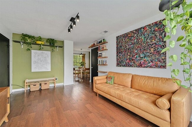 Photo - 3902 Peterson Ave Unidad 203 Rental