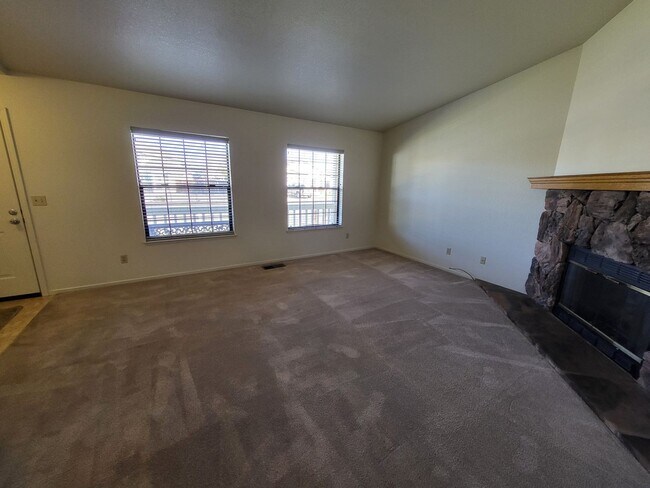 Photo - Pets Welcome! Lovely Corner House- 301 Cor...