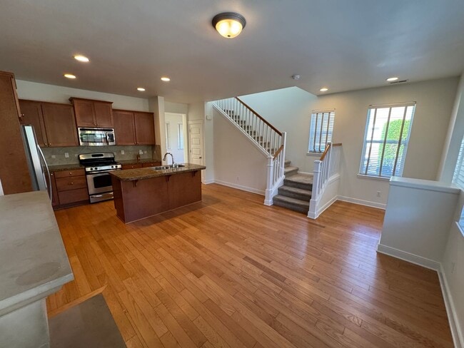 Gorgeous 3 bedroom 3 bathroom home in Mill Creek AVAILABLE NOW