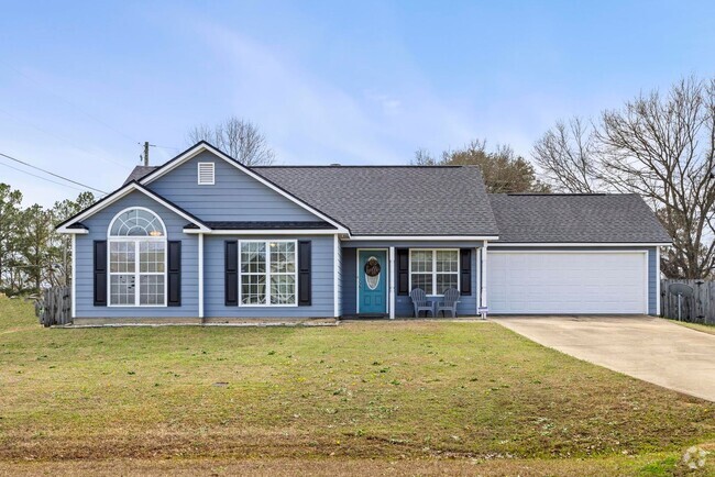 Building Photo - 3/2 home with fenced in back yard