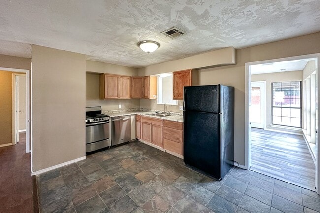 Photo - Beautiful 3 Bed 2 Bath in the Heart of Moore!