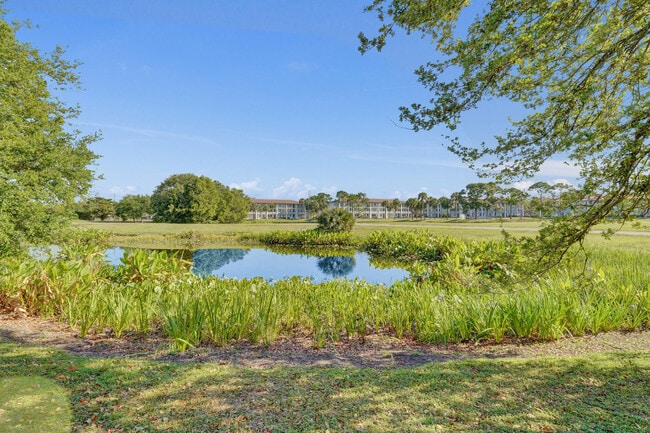 Building Photo - 2430 SW 81st Ave Unit 305