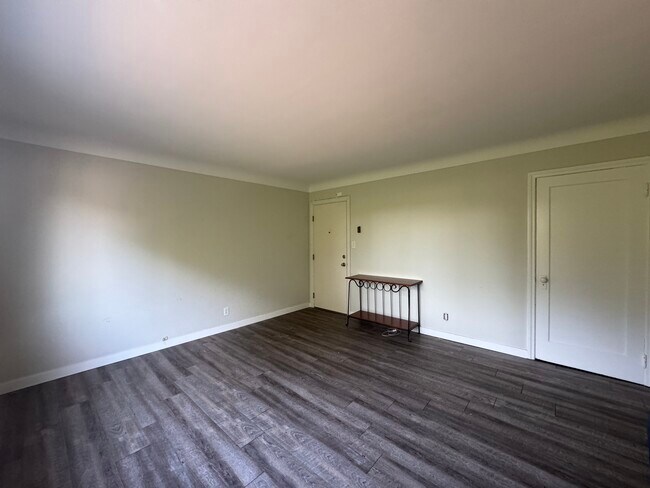 Photo - 1 Bedroom 1 Bathroom! Unit 10