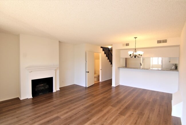 Photo - 13552 Burbank Blvd Unidad 3