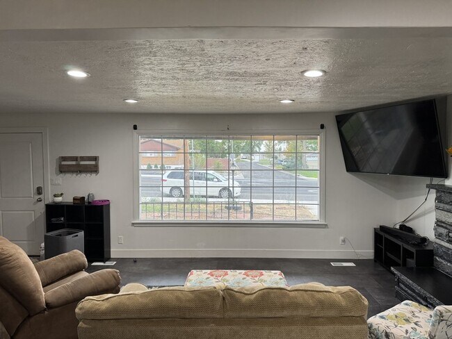 Photo - 883 E Sego Lily Dr
