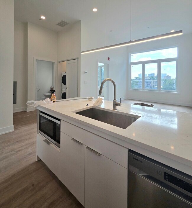 Photo - 1537 N Orleans St Unit 5G