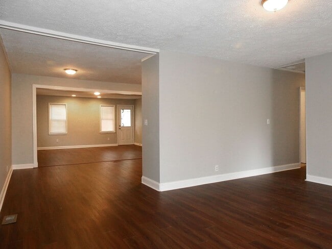 Photo - 9813 East Ave