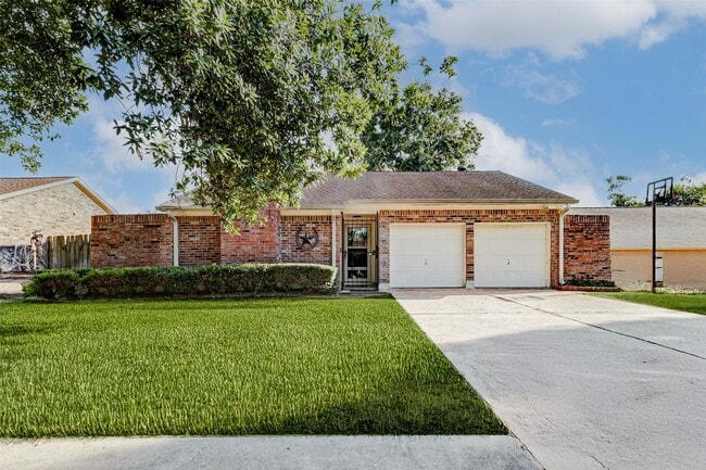 Building Photo - 22219 Elsinore Dr