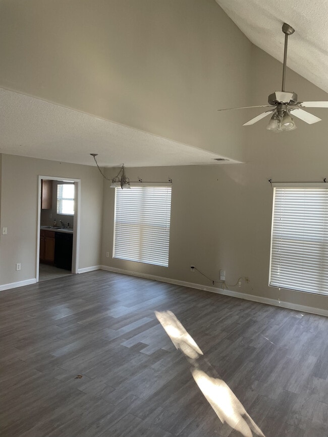 Photo - 409 Bridgewater Cir