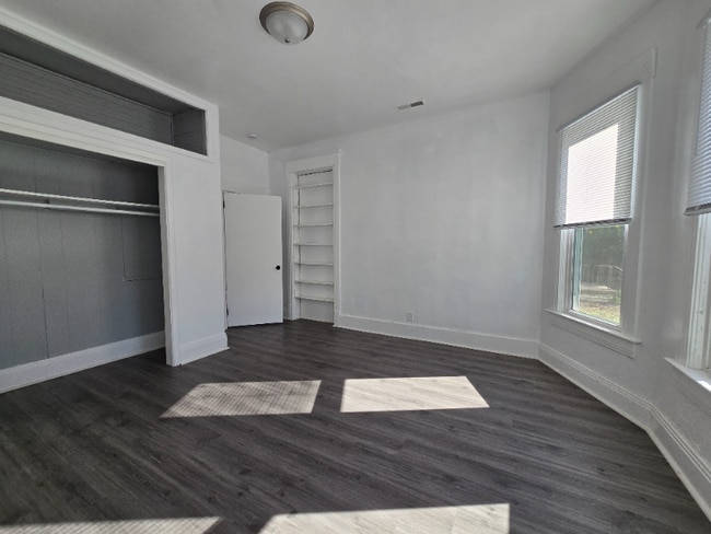 Photo - 439 W Vine St