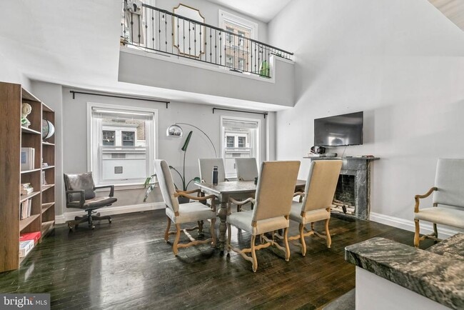 Photo - 1706 Locust St Unit 2