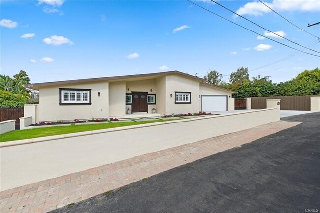Building Photo - 4 bedroom, 4.5 bath Rental