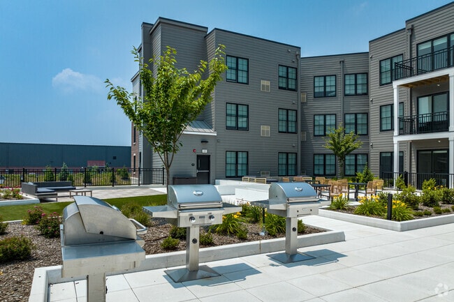 Courtyard / BBQ Area - The American