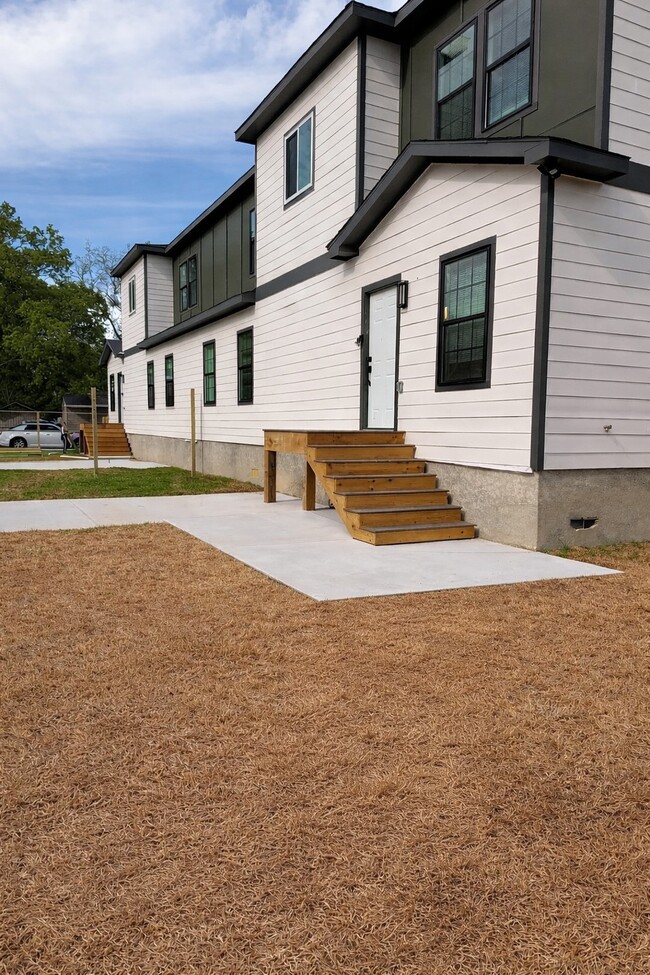 Building Photo - 1422 W Willis St