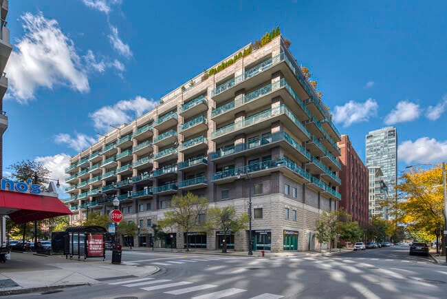 Building Photo - 910 W Madison St Unit 904E