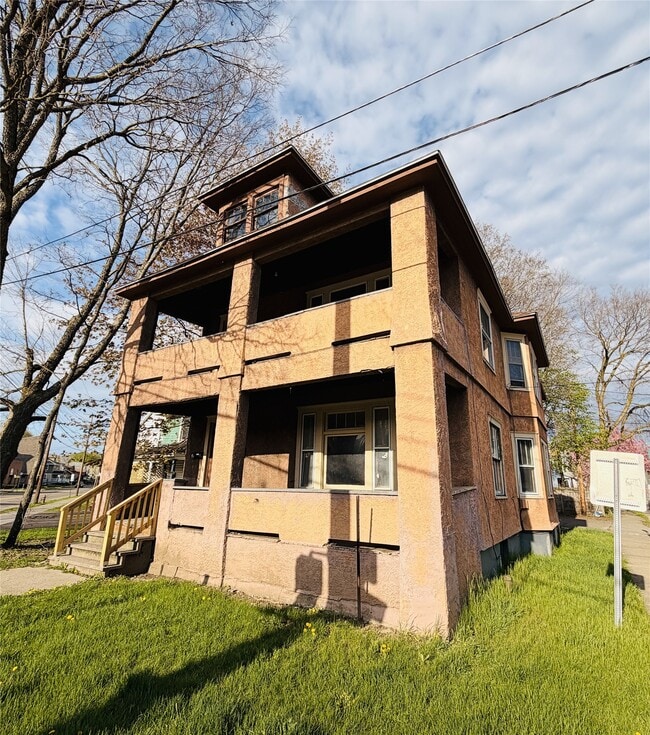 Building Photo - 528 Chenango St Unit 1