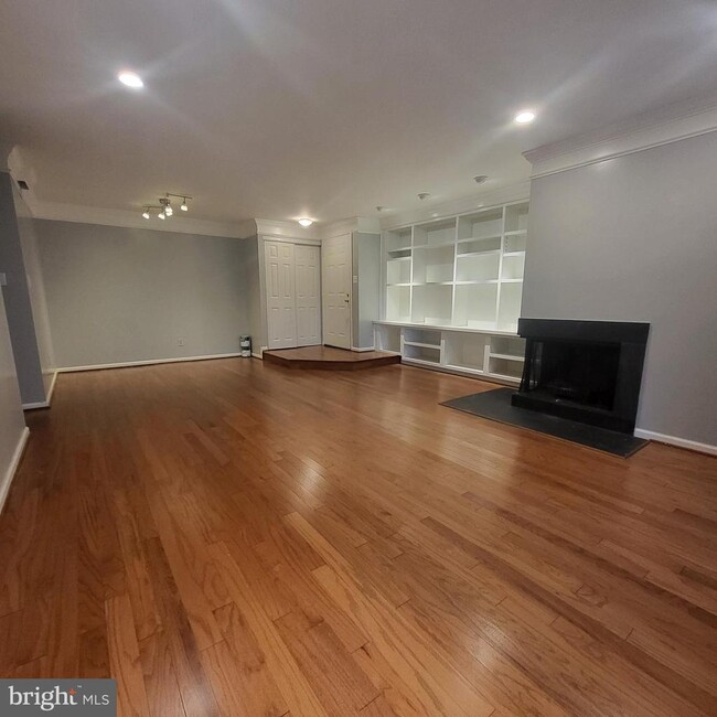 Photo - 5800 Cove Landing Rd Unit 303