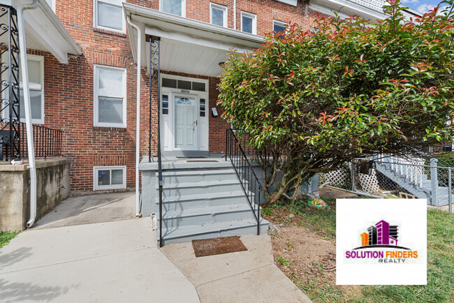 Photo - 3808 W Garrison Ave Townhome