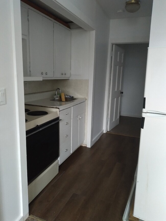 Building Photo - 607-615 Main St Unit Hobart Haven Rental