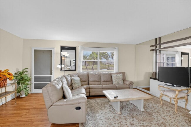 Photo - 359 Saxony Trail Unit 359