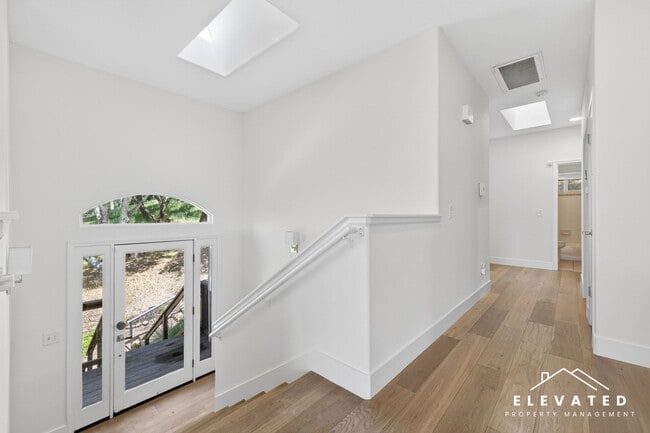 Photo - 9400 Chalk Hill Rd