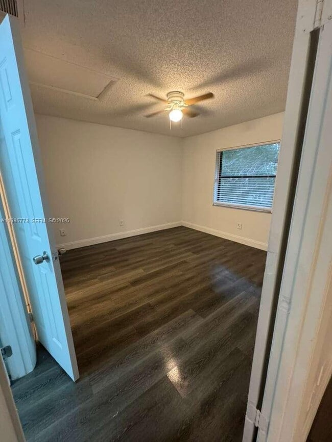 Photo - 605 Ixoria Ave Unit 15