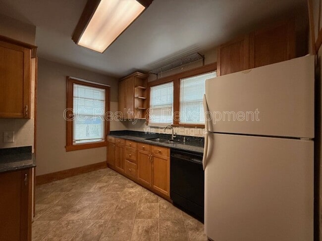 Photo - 454 Moseley St