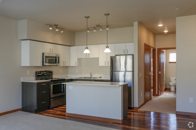 1BR, 1BA - 688 SF