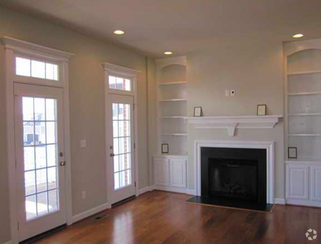 Building Photo - 3 Bedroom Townhome Available in Old Trail!