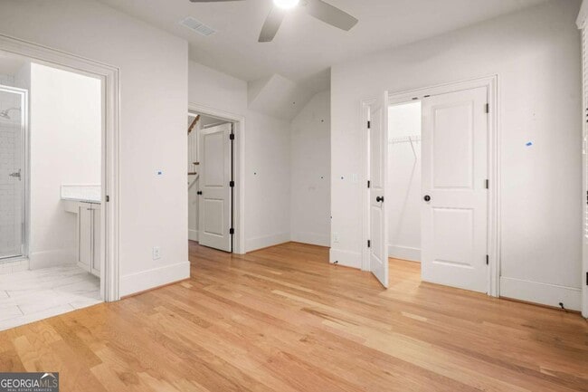 Photo - 689 Fraser St SE