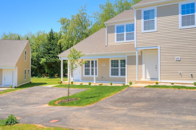 Building Photo - 500 Twisted Oak Dr NW Rental