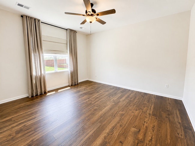 Photo - 676 Hollyrose Cir