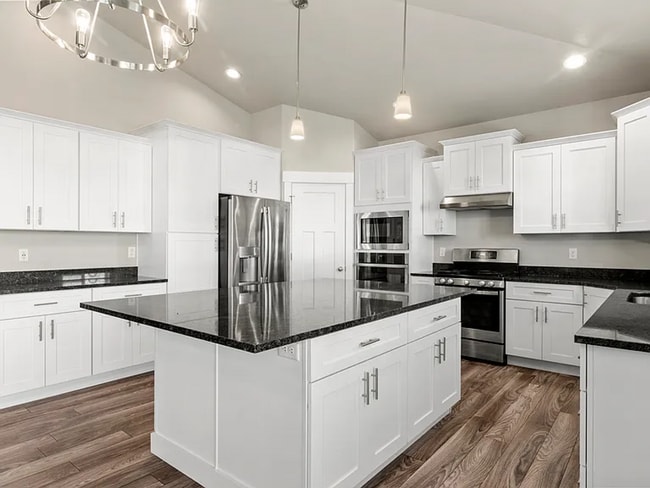 Photo - Spacious 5 Bed, 3 Bath Home with Mountain Views