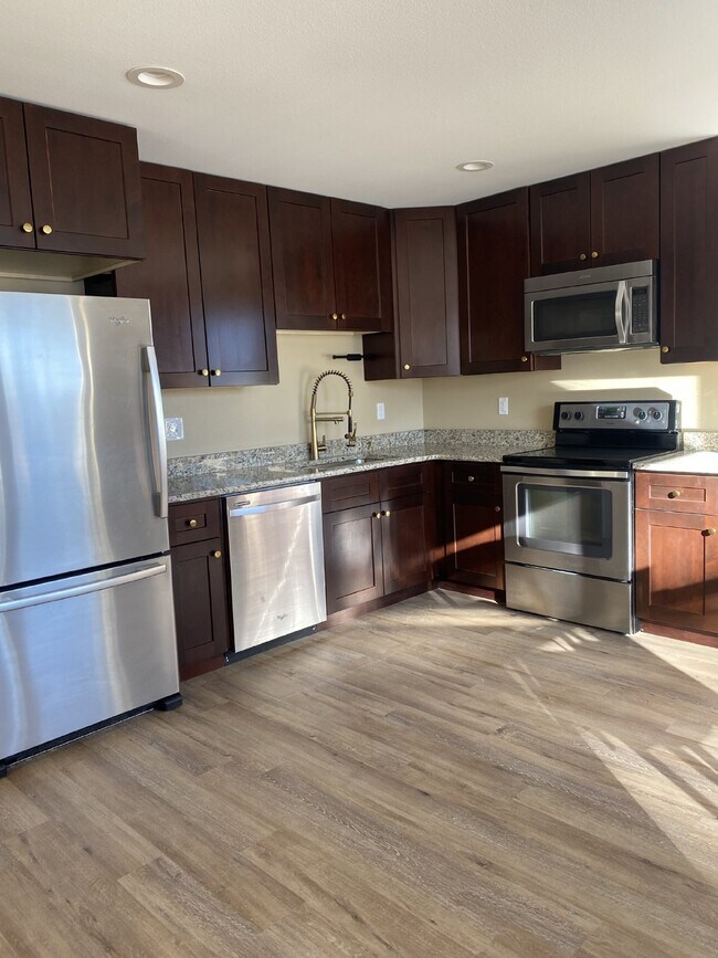 2 Bedroom Duplex in Manitou - Prospect