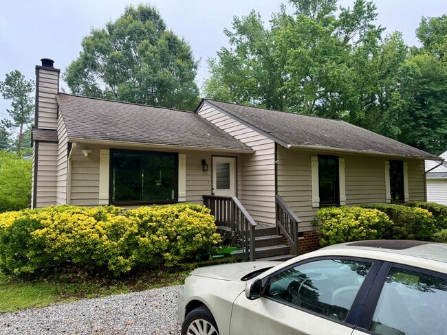 Photo - Adorable Recently Renovated 3 Bed 1.5 Bath Home $2395
