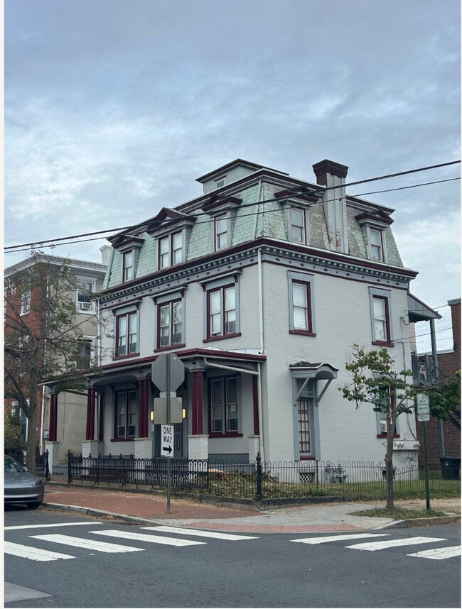 Building Photo - 600 N Washington St Rental